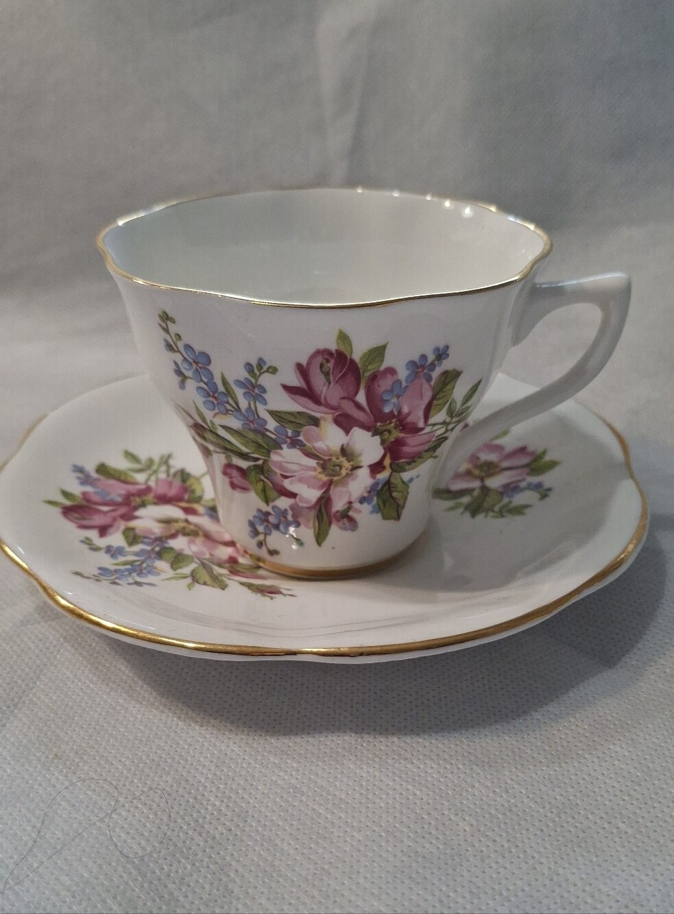 Vintage Bone China Tea Cup & Saucer Set. Made In England, Fliral Pattern
